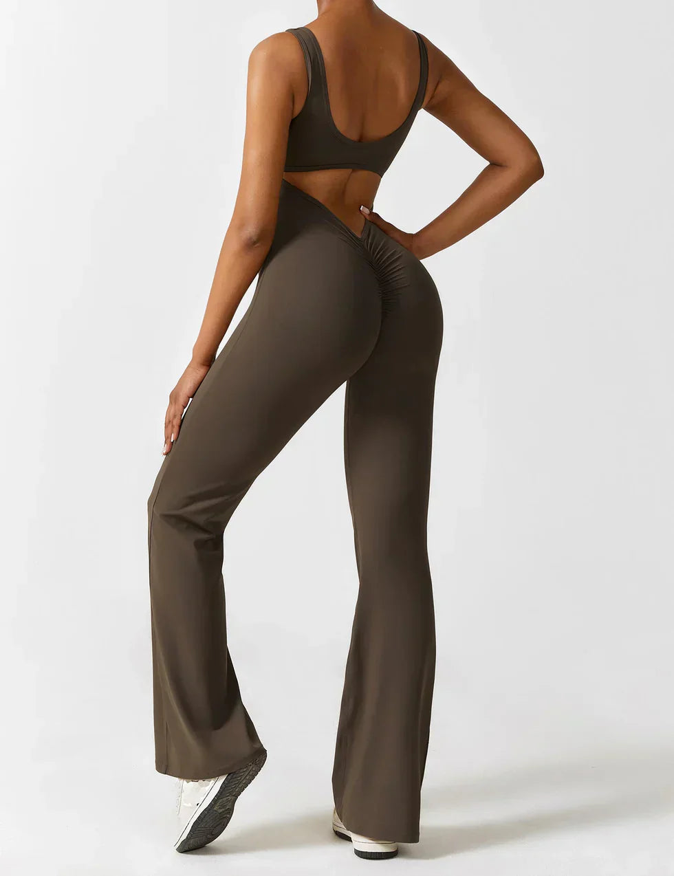 NOVERA™ | Trendy & Flatterende V-Back Jumpsuit