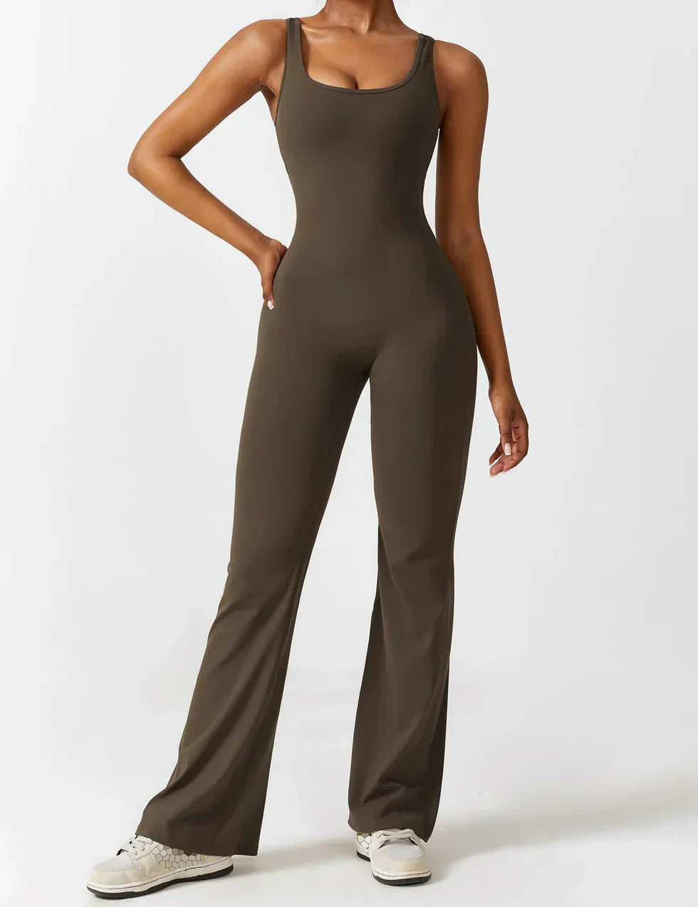 NOVERA™ | Trendy & Flatterende V-Back Jumpsuit