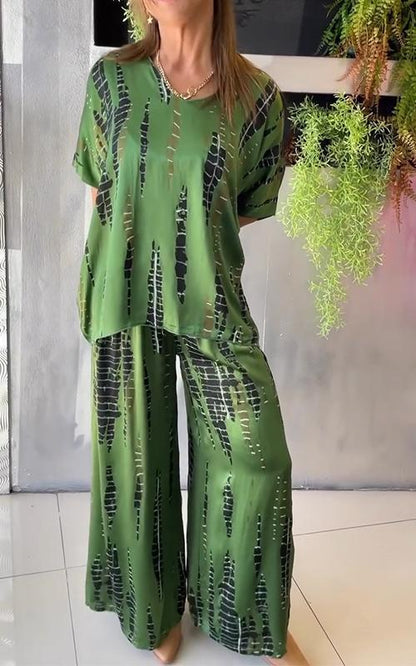 NOVERA™ | Casual tweedelig pak van satijn met ronde hals